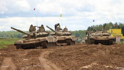 Российские инструкторы обучили сирийских военных танковым маневрам