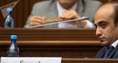 А что делаем мы?! Оппозиционер Симонян задал вопрос о миротворцах спикеру парламента