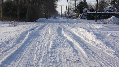 В Тверской области на дороге, по которой проходят школьные маршруты, не чистили снег