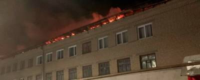 Режим чрезвычайной ситуации ввели в райцентре под Саратовом из-за пожара в школе