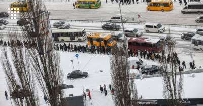 Снегопад в Украине: более 200 населенных пунктов обесточены, в Киеве, Львове и Харькове — пробки