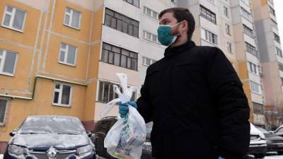 Соцработники оказали более 60 тысяч услуг москвичам за время пандемии