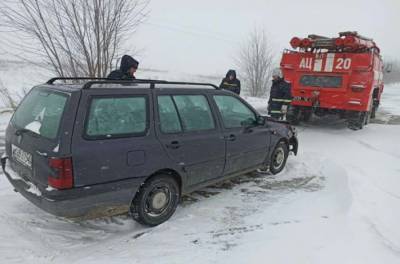 На Волыни из снежных заносов вытащили более 40 автомобилей