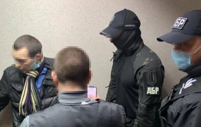 В Харькове адвокат попался на взятке следователю ГБР