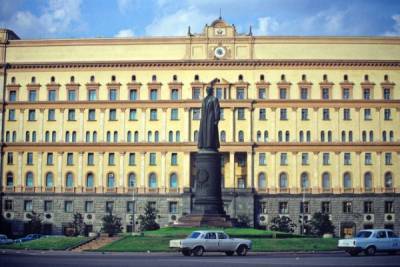 Хасбулатов выступил против возвращения памятника Дзержинскому на Лубянскую площадь
