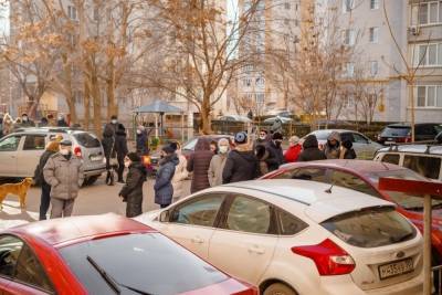 Астраханцы снова борются с управляющей компанией, незаконно захватившей дома на улице Боевой