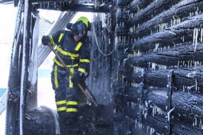 МЧС по Коми о пожаре с пятью жертвами: «Быстрому развитию пламени способствовало позднее обнаружение»
