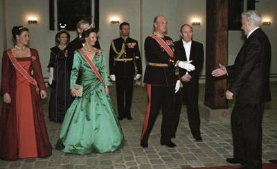 NRK: однажды норвежской королеве пришлось танцевать с президентом России