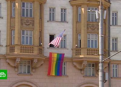Пригожин назвал политическим каминг-аутом появление ЛГБТ-флагов на посольствах США
