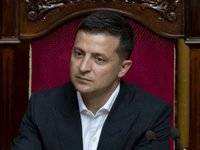 Зеленский продолжает возглавлять президентский рейтинг, но почти половина украинцев выступают за его отставку — опрос Центра Разумкова
