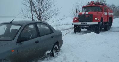 В Украине из-за снегопадов ограничили движение в шести областях