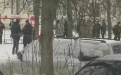 ЧП в Харькове: в жилом доме забаррикадировался мужчина, есть угроза взрыва, первые детали и кадры