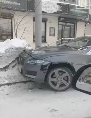 В автомобиле в центре Екатеринбурга нашли мертвого мужчину