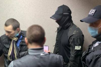 Харьковского адвоката поймали на даче взятки следователю ГБР