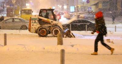 В Винницкой области во время расчистки дорог от снега погиб работник автодора