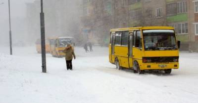 "Закрывают дверь, не берут детей, те идут пешком в мороз": в Тернополе родители жалуются на водителей маршруток