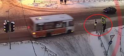 Стали известны подробности наезда автобуса на девушку в Петрозаводске