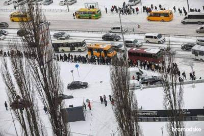 Украину засыпает снегом: на дорогах наблюдаются сложности (ВИДЕО)
