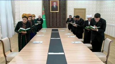 Бердымухамедов приказал перевести Академию наук на хозрасчет и «научно» изучить достижения Туркменистана за 30 лет независимости
