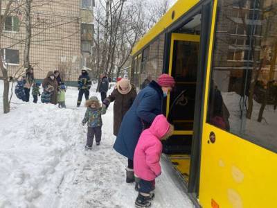 В Киеве из-за горящего холодильника эвакуировали более сотни детей
