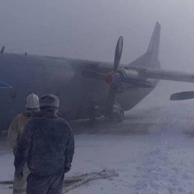 Военный самолет АН-12 совершил аварийную посадку на курильском острове Итуруп