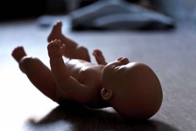 Жительница Ровенщины прятала новорожденную дочь в морозилке
