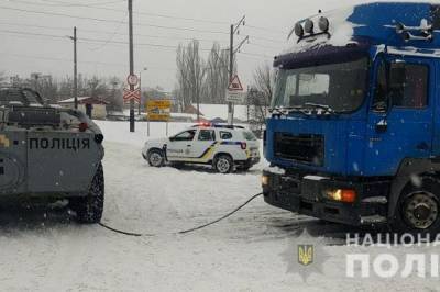 В столице из-за снегопада на улицах города появились БТРы. Фото - zik.ua - Киев