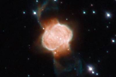 Hubble сделал снимок биполярной туманности в форме бабочки - zik.ua