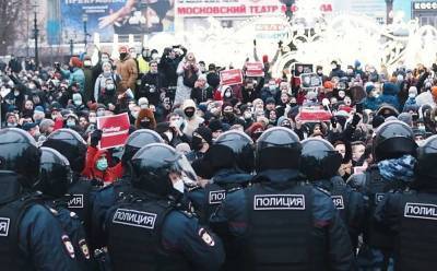 Reuters: Кремль «зальёт» протесты деньгами
