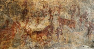Среди наскальных рисунков индийских пещер ученые обнаружили природное произведение искусства