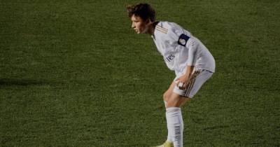 Футболист "Реала" забил гол пушечным ударом со штрафного со своей половины поля (видео)