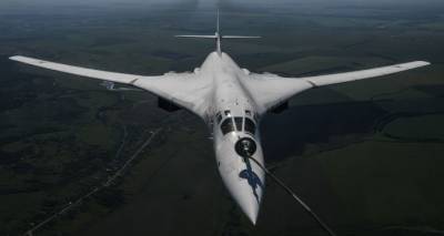Российские ракетоносцы Ту-160 выполнили полет над нейтральными водами