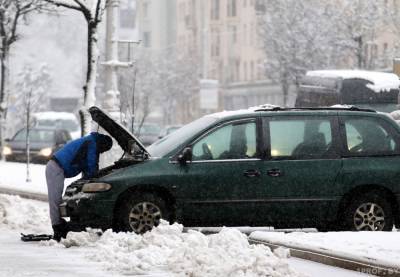 Масло – фирменное, шины – зимние: автомобилисты советуют, как безболезненно пережить морозы «на колесах»