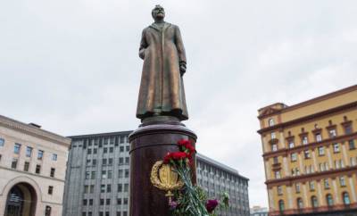 Писатели и блогеры вступили авторами обращения о возвращении памятника Дзержинскому на Лубянку