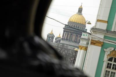 В Петербурге закрыли Исаакиевский собор и колоннаду для посетителей