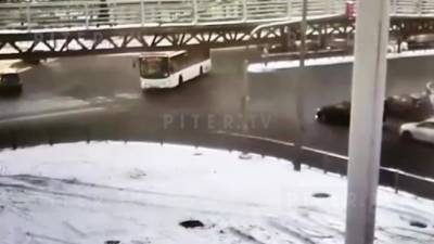 На перекрестке Будапештской и Славы произошло ДТП с автобусом
