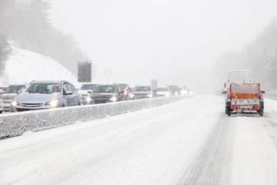Снежный хаос в Германии: сотни водителей ночевали на автобанах