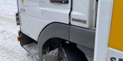 Укрпошта попала в скандал из-за грузовика на голой резины, директор извинился за зраду, фото - ТЕЛЕГРАФ