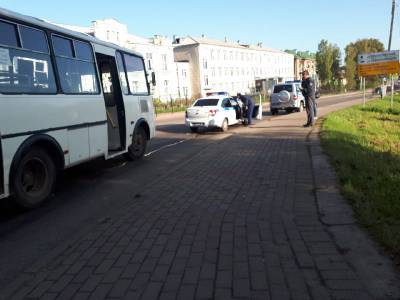Автобус сбил девушку. В Смоленской области ищут свидетелей аварии