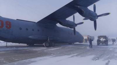 Самолет Ан-12БК ВКС РФ совершил жесткую посадку на аэродроме на Курилах