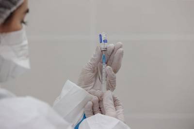 Завершается плановая вакцинация медработников Беларуси российской вакциной против коронавируса «Спутник V»