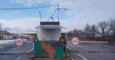На Донбассе ВСУ открыли огонь по машине, которая прорывалась через блокпост: водитель погиб