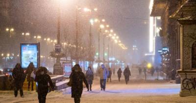 Сильные снегопады, ветра и гололедица: украинцев предупредили о прекращении движения транспорта из-за усиления непогоды