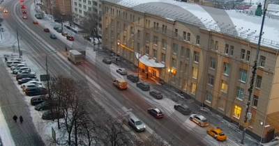 Грузовик сбил двух пешеходов в центре Москвы
