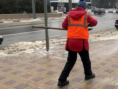 Всех коммунальщиков Ростова экстренно перевели в усиленный режим работы из-за ледяного дождя