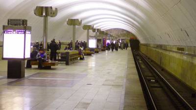 Работа московского метро восстановлена после падения человека на пути