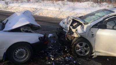 После мощной стыковки двух «Тойот» в Приморье, оба водителя поселились в больнице