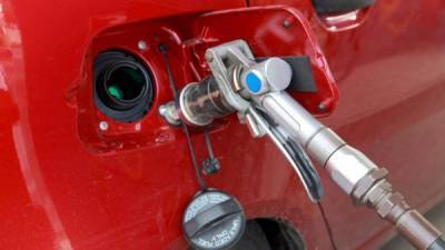 Крупнейшие в Украине сети АЗС продолжили повышать цены на автомобильный газ