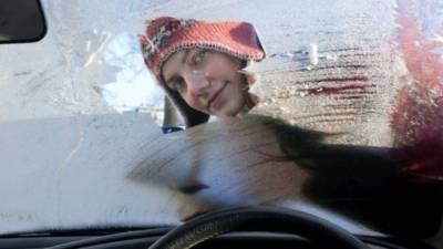 Чуть не замерзли насмерть в собственной машине под Владивостоком