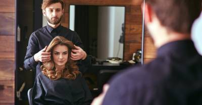 В Латвии могут разрешить парикмахерские услуги, маникюр и педикюр "в гигиенических целях"